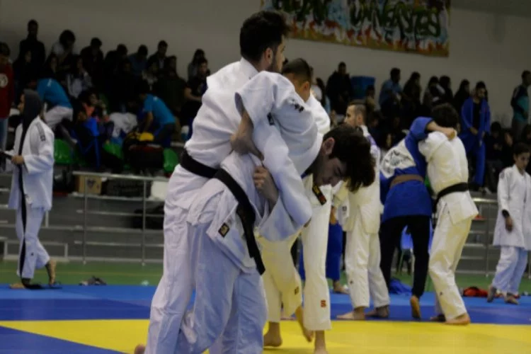 Üniversitelerarası Türkiye Judo Şampiyonası Bursa'da başladı