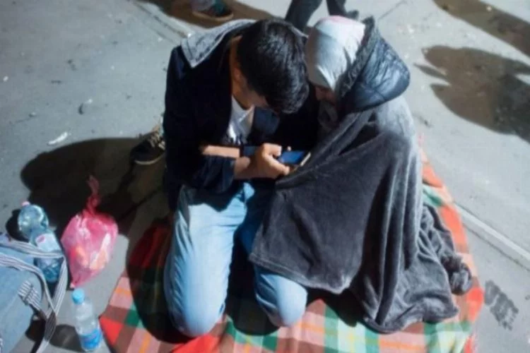 Göçmenlerin telefonlarına el koyulacak