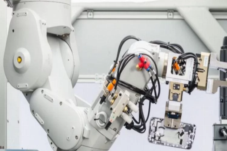 Apple'ın bu robotu yüz binlerce İPhone'u parçalayacak