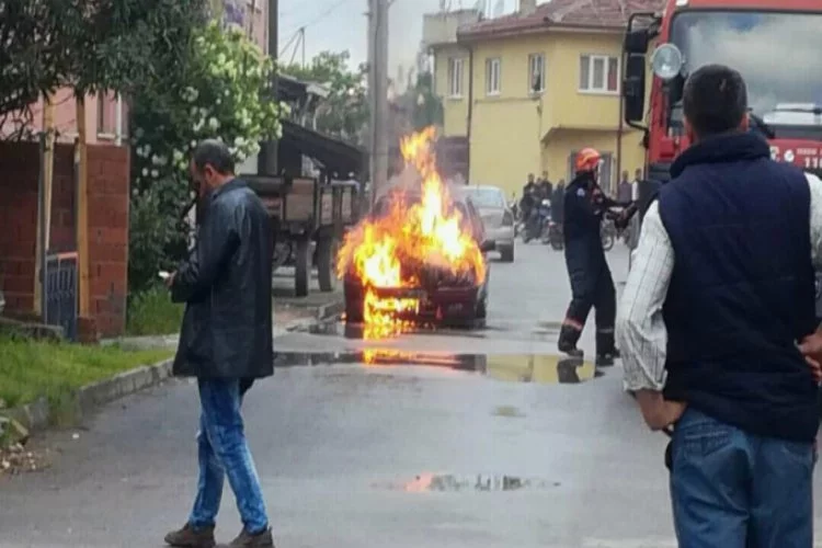Bursa'da LPG'li araç alev alev yandı