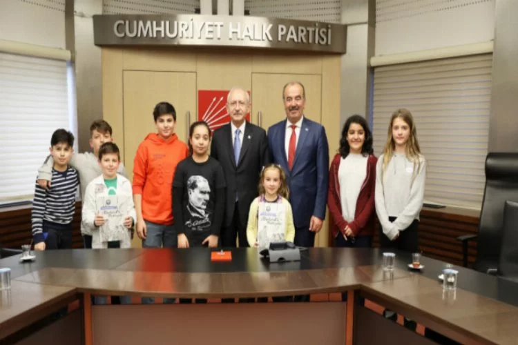 Kemal Kılıçdaroğlu Mudanyalı öğrencileri ağırladı
