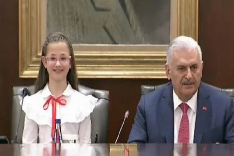 Başbakan koltuğuna 11 yaşındaki Esma oturdu