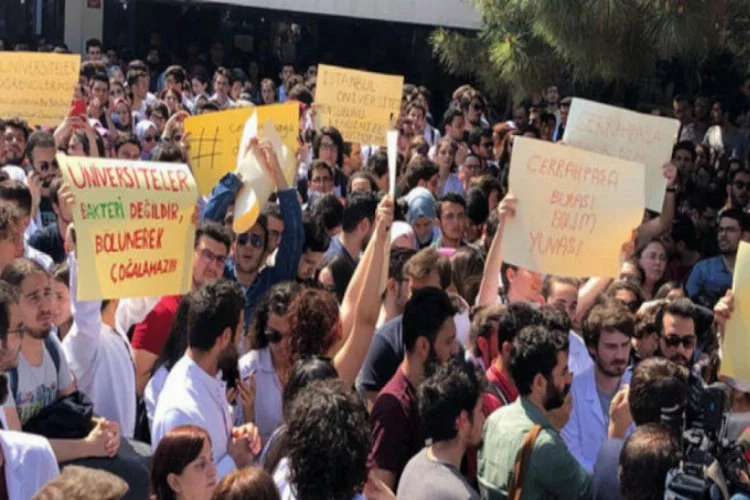 Cerrahpaşa'da protesto var "Üniversiteler bakteri değildir, bölünerek çoğalamaz"