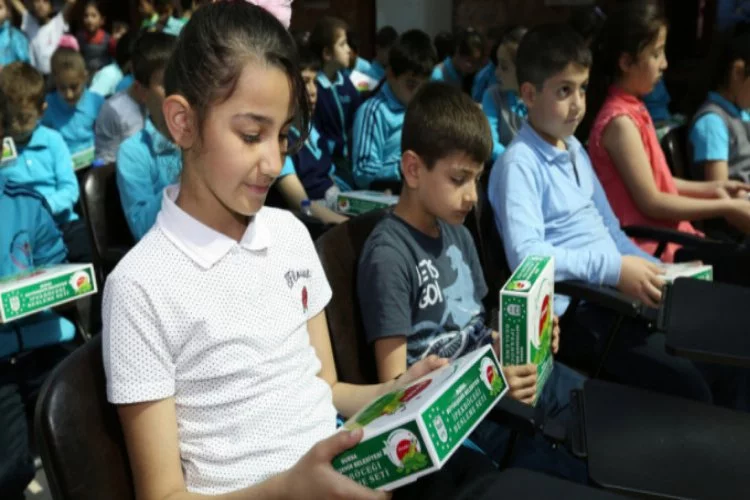Bursa'da öğrenciler ipek böceğinden karne hediyesi kazanacak