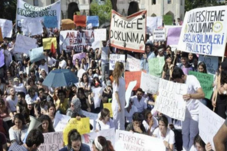 Üniversitede ''bölünme'' protestosu