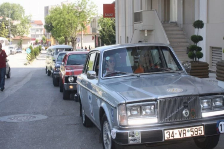 Bursa'dan hasta çocuklara klasik otomobillerle destek
