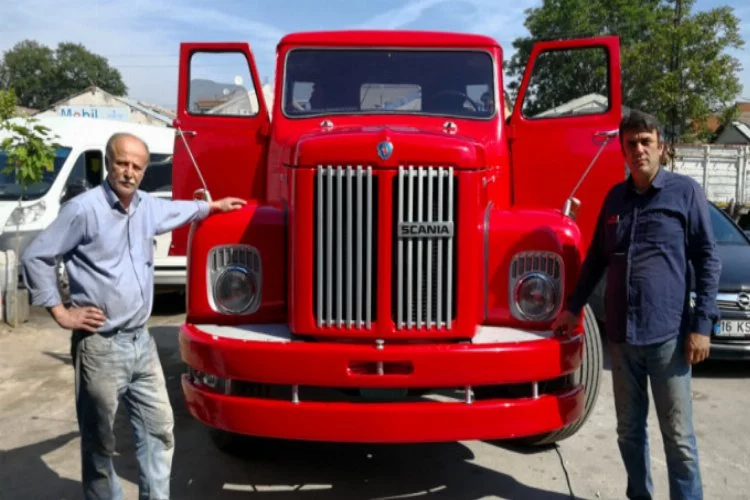 40 yıllık kamyonu 1,5 yılda ilk günkü haline getirdi