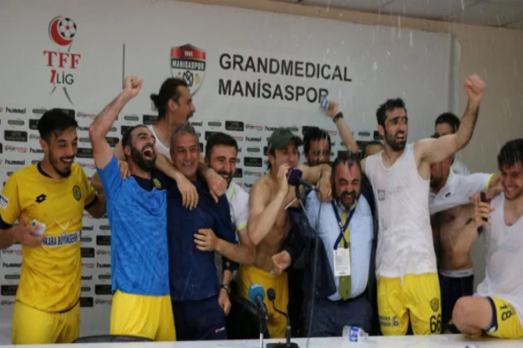 Ankaragücü futbolcuları Süper Lig'e yükselmelerini böyle kutladı