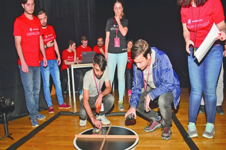 Bursa'da robotlar Kültür'de yarışıyor
