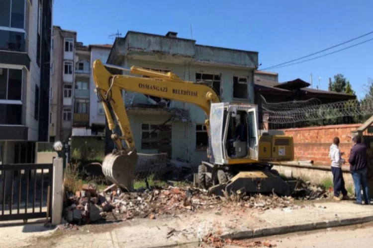 Bursa'da 72 metruk bina yıkıldı