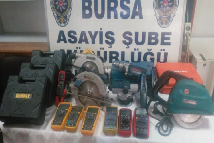Bursa'da hırsızlar otomobillere dadandı