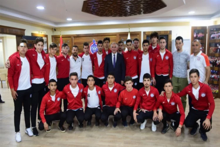 Orhangazi Belediyespor'un şampiyon gençleri Kocaeli'de