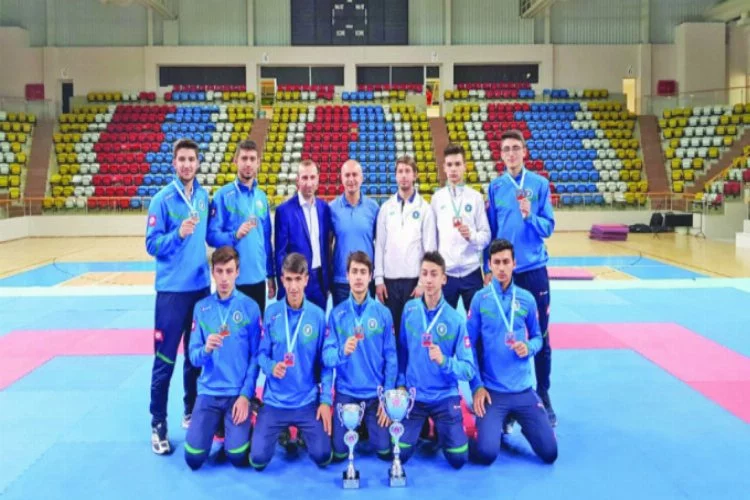 Büyükşehir'in karatecileri Türkiye şampiyonu