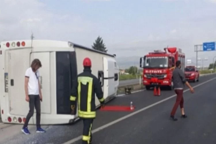 Turistleri taşıyan otobüs devrildi: Çok sayıda yaralı...