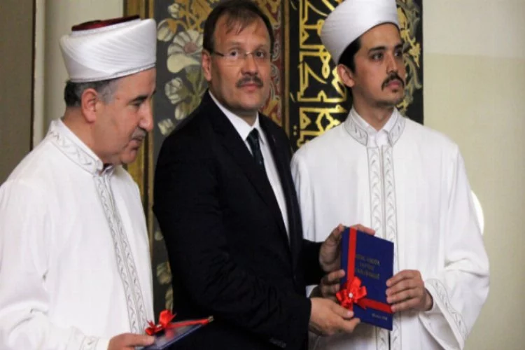 Çavuşoğlu, Bursa'da kursiyerlere sertifika verdi