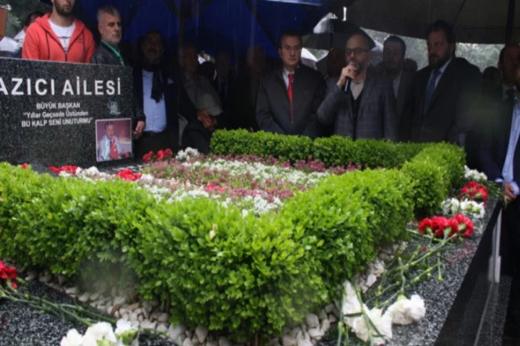 Bursaspor'un efsane başkanı mezarı başında anıldı