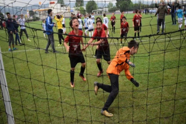 Bursa'da çocuklar futbola doydu