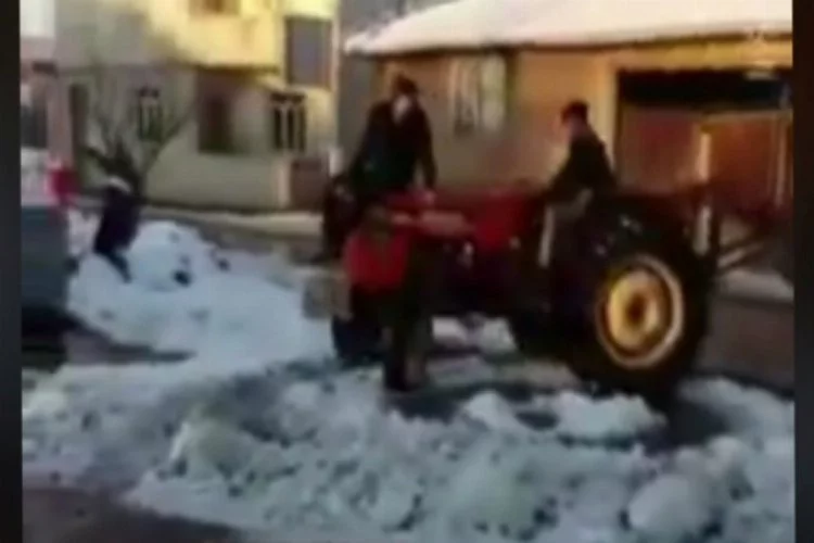 Bursa'da pes dedirten görüntü! Traktörle drift yaptılar