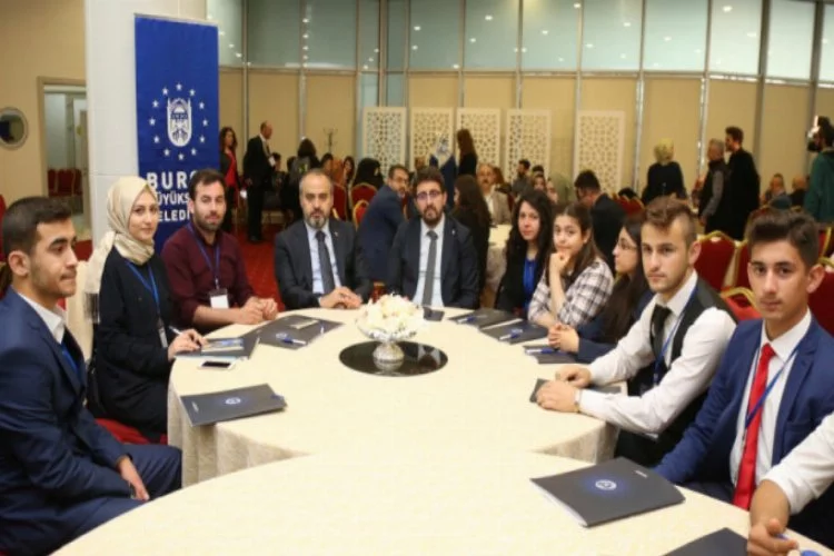 Bursa'da gençler geleceğini konuşuyor