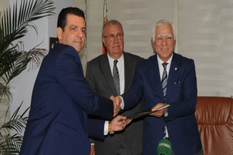 Bursaspor başkan adayı Ahmet Bozdemir listesini sundu