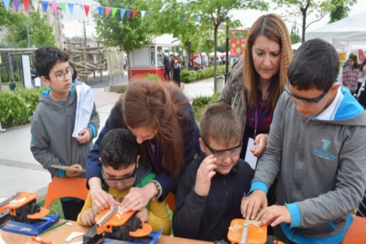Bursa'da öğrenciler kodlama festivalinde buluştu
