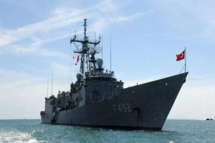 Türk savaş gemileri Gürcistan'a demirledi