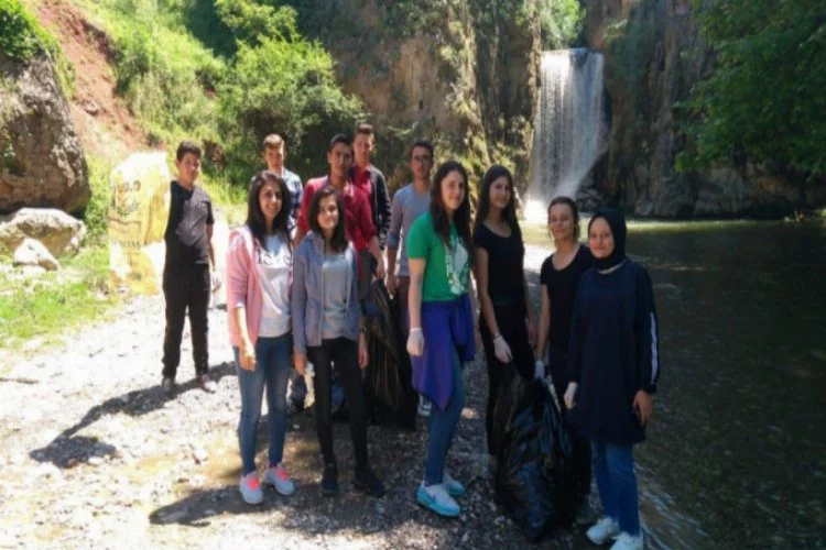 Bursa'da Yarhisar Şelalesi'ne öğrenciler sahip çıktı