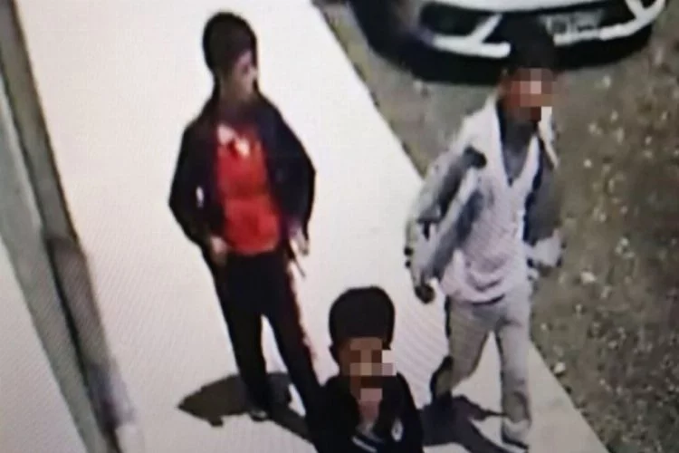 Çocuk hırsızlar önce kameraya sonra da polise yakalandı