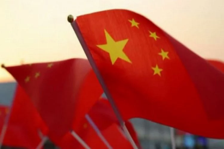Çin'de camilere "Çin bayrağını göndere çekin" çağrısı