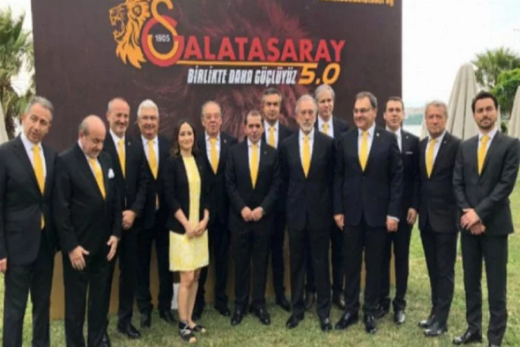 Galatasaray Başkan adayı Dursun Özbek listesini tanıttı