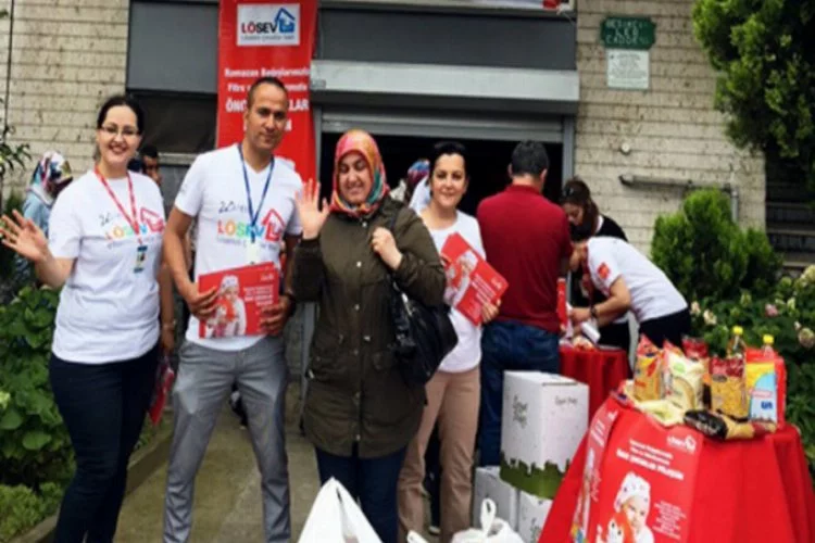 Bursa LÖSEV'den hastalara ve ailelerine ramazan yardımı
