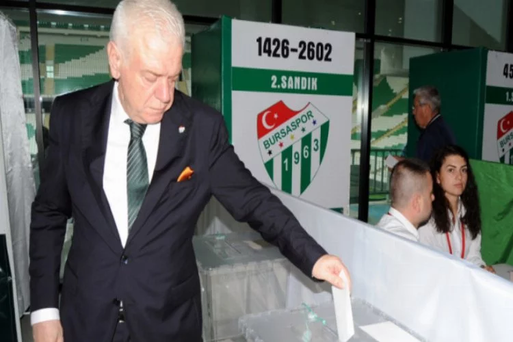 Bursaspor'da başkanlık seçimi için oy verme işlemi başladı