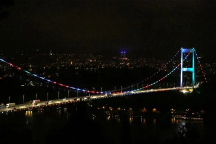 Köprüde Azerbaycan renkleri
