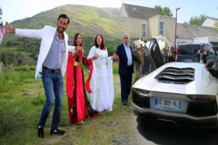 Fransa'da evlenen çift, Kato Dağı'nın eteğine balayına geldi
