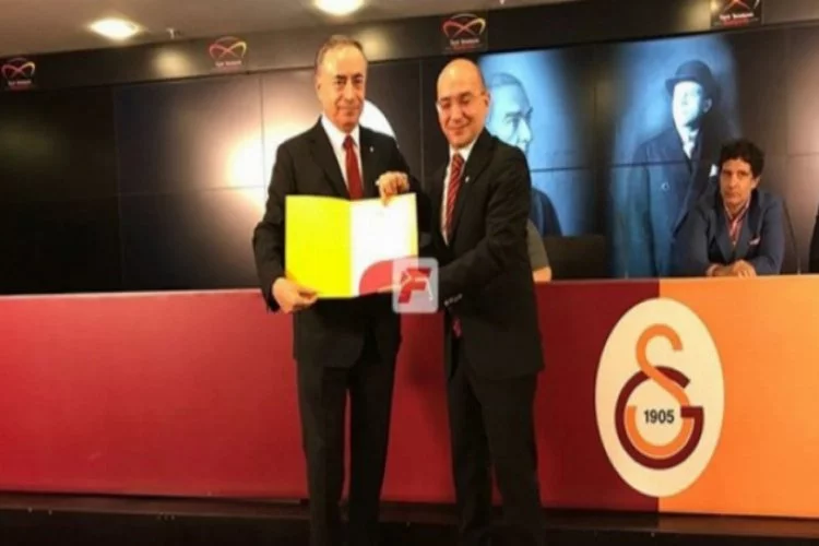 Galatasaray başkanı Cengiz mazbatasını aldı