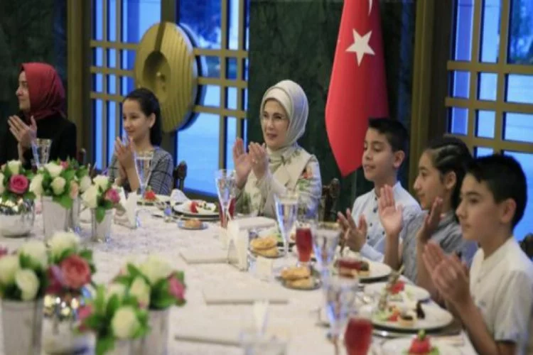 Emine Erdoğan yetim çocuklarla iftar yemeğinde buluştu