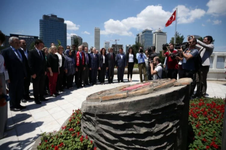 Kılıçdaroğlu Bursa'da Şehit Aileleri Derneğini ziyaret etti
