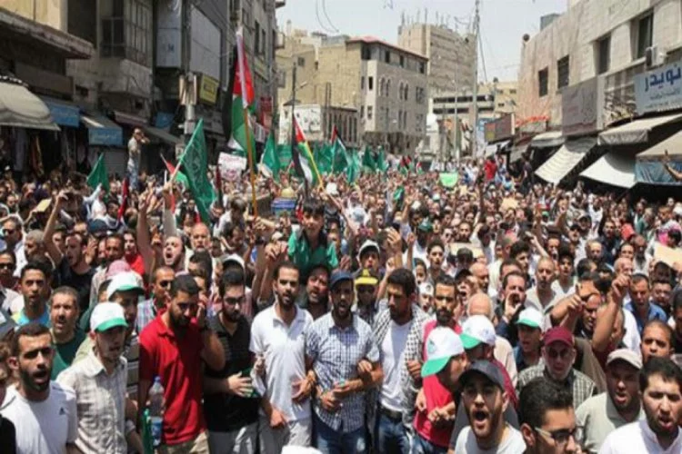 Gösterilerin ardından Ürdün Başbakanı'ndan flaş karar
