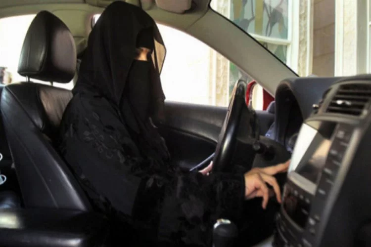 Suudi Arabistan'da kadınlar ilk kez ehliyet almaya başladı