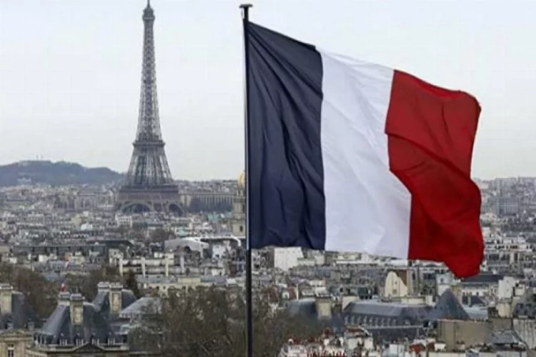 Fransa'da Müslümanları hedef alan karar iptal edildi