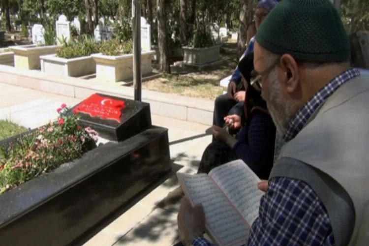 Şehit Aybüke öğretmen mezarı başında anıldı