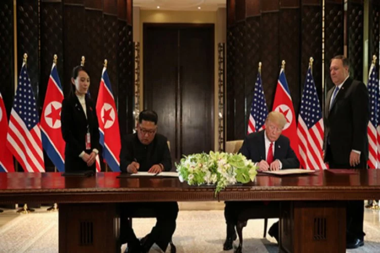 Trump ile Kim imzaları attı!