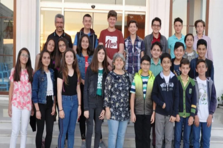 Bursa'daki ilkokul öğretmeninden öğrencilerine yıllar sonra iftar sürprizi