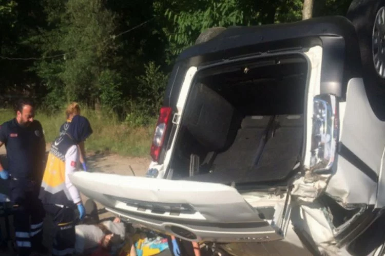 Bursa'da feci kaza! Ticari araç şarampole yuvarlandı