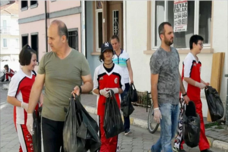 Bursa'da sporculardan çevre temizliği