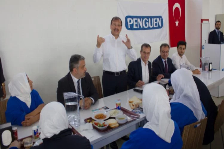 Başbakan Yardımcısı Çavuşoğlu, Penguen Gıda'yı ziyaret etti