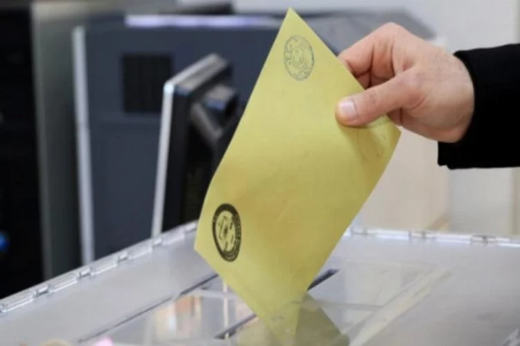 AK Parti'den, ilk defa oy kullanacak binlerce gence mektup