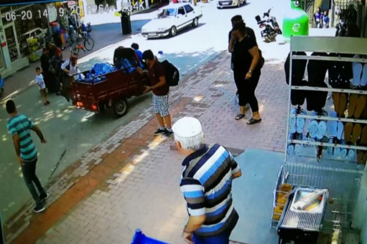 Bursa'da feci kaza! Yola atlayan küçük çocuk motosikletin altında kaldı