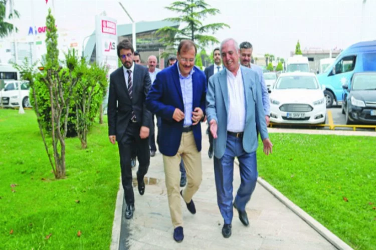Başbakan Yardımcısı Çavuşoğlu'ndan Sönmez Ailesi'ne övgü