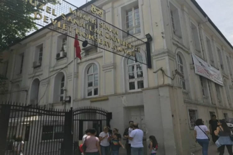 Mimar Sinan Güzel Sanatlar Üniversitesi'nin tahliyesi 'bir süreliğine' durduruldu